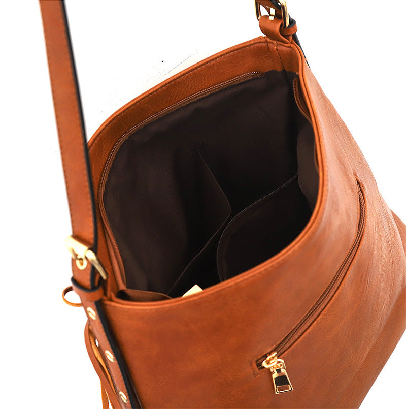 European And American Leisure Large Capacity Rivet Shoulder Messenger Bag For Women